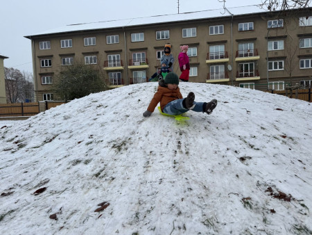 Užíváme si první sníh